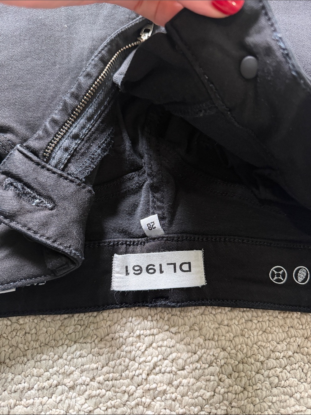 DL1961 Women's Black Skinny Jeans - Picture 3 of 3